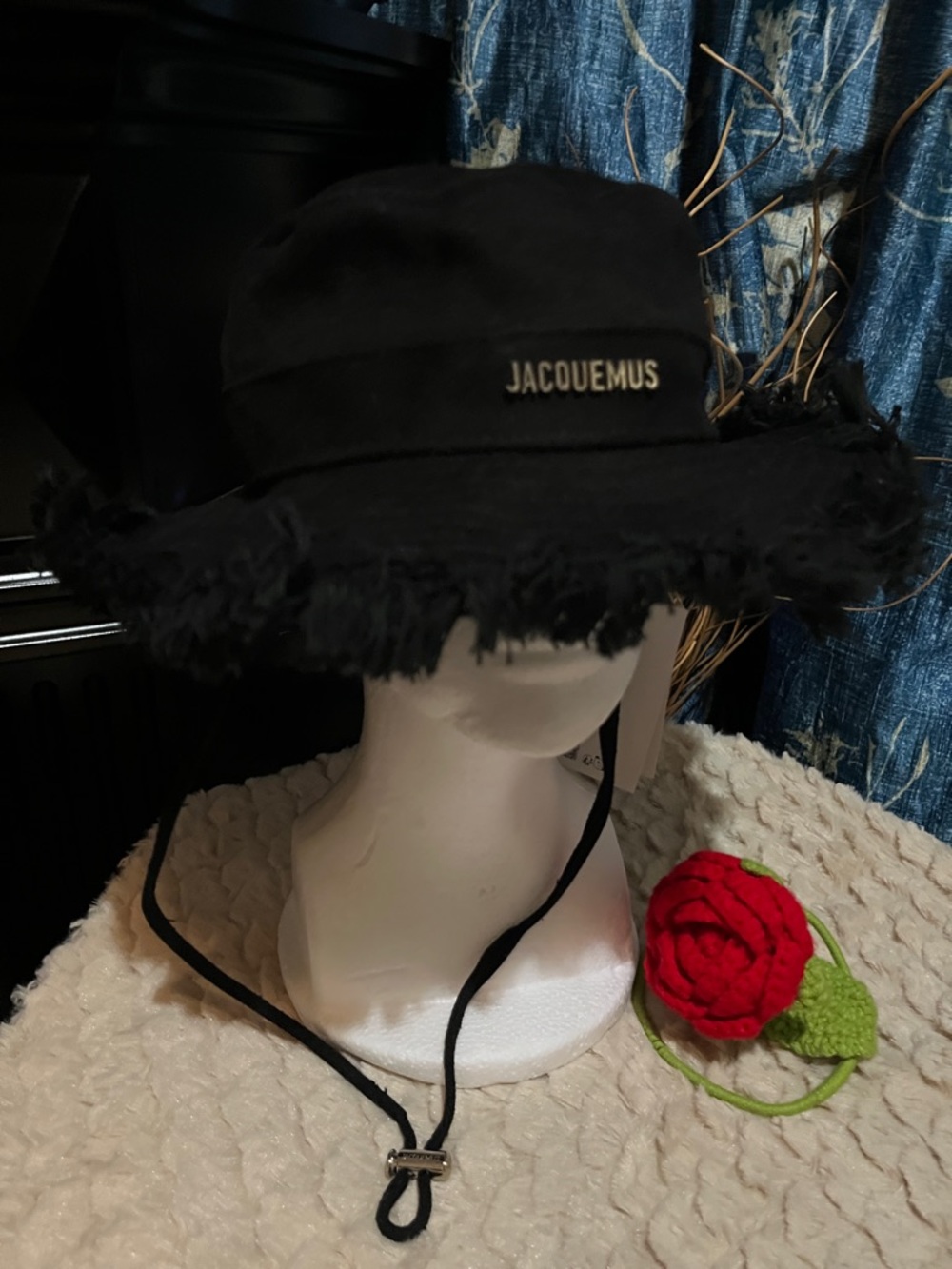 nwt Fringed Bucket Hat with Chin Strap